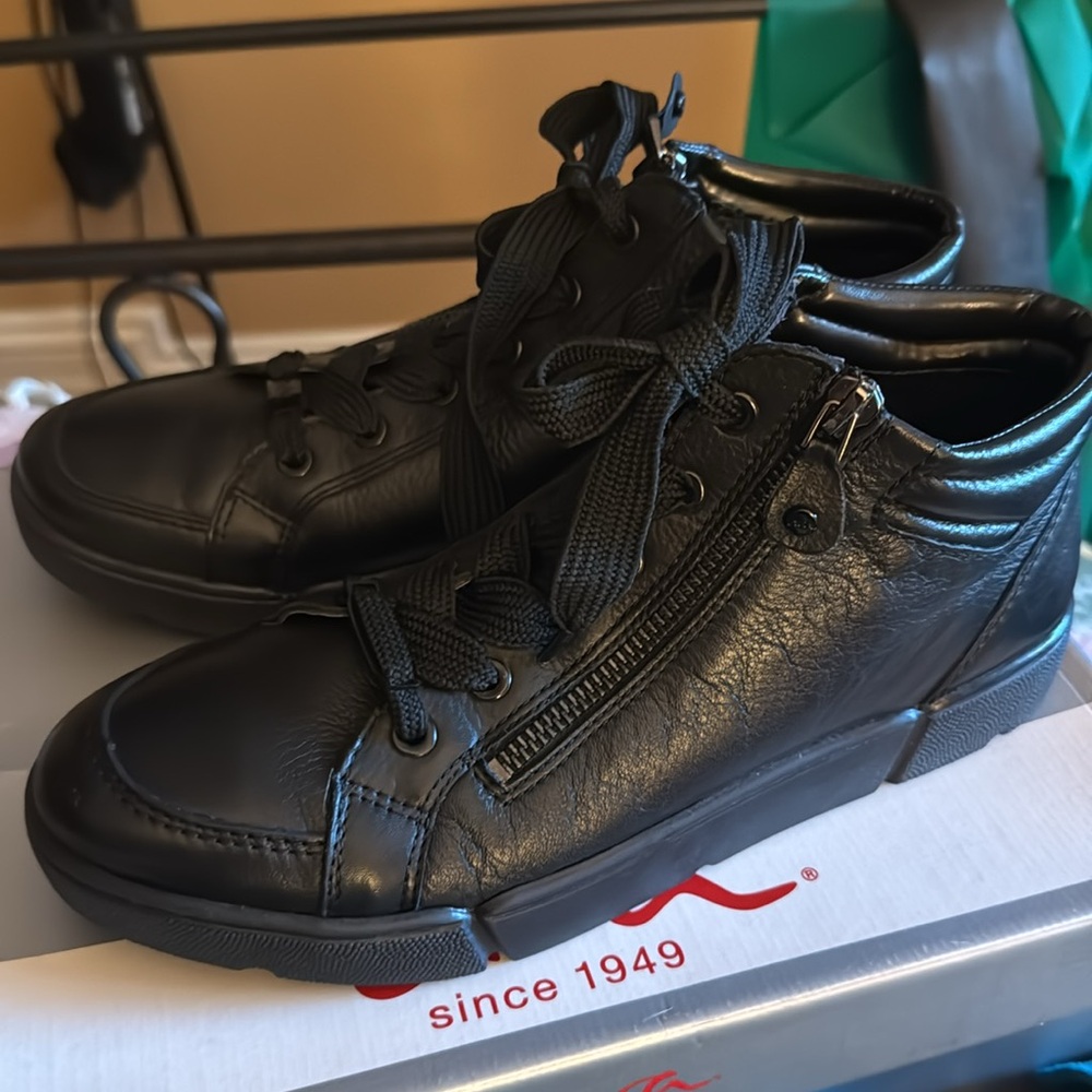 Ara High Soft black sneakers